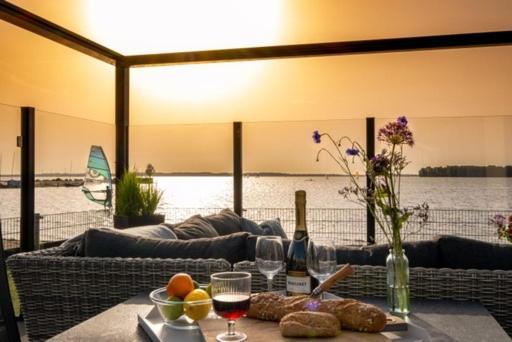 Luxus Cube Meerblick Veluwemeer Am Strand In Erster Reihe フルスホルスト エクステリア 写真