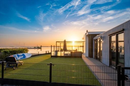 Luxus Cube Meerblick Veluwemeer Am Strand In Erster Reihe フルスホルスト エクステリア 写真